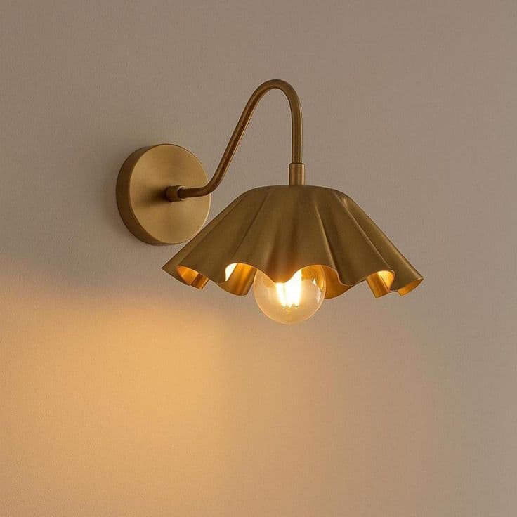 Antique Brass Wall Sconce – Variant 9 - View 1